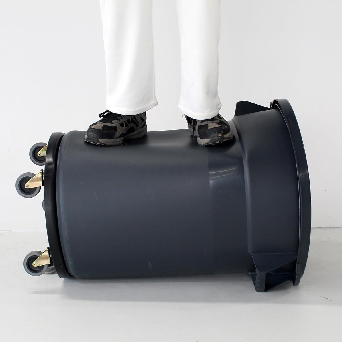 32 Gallon Grey Outdoor Trash Can with Lid and Wheels H34990