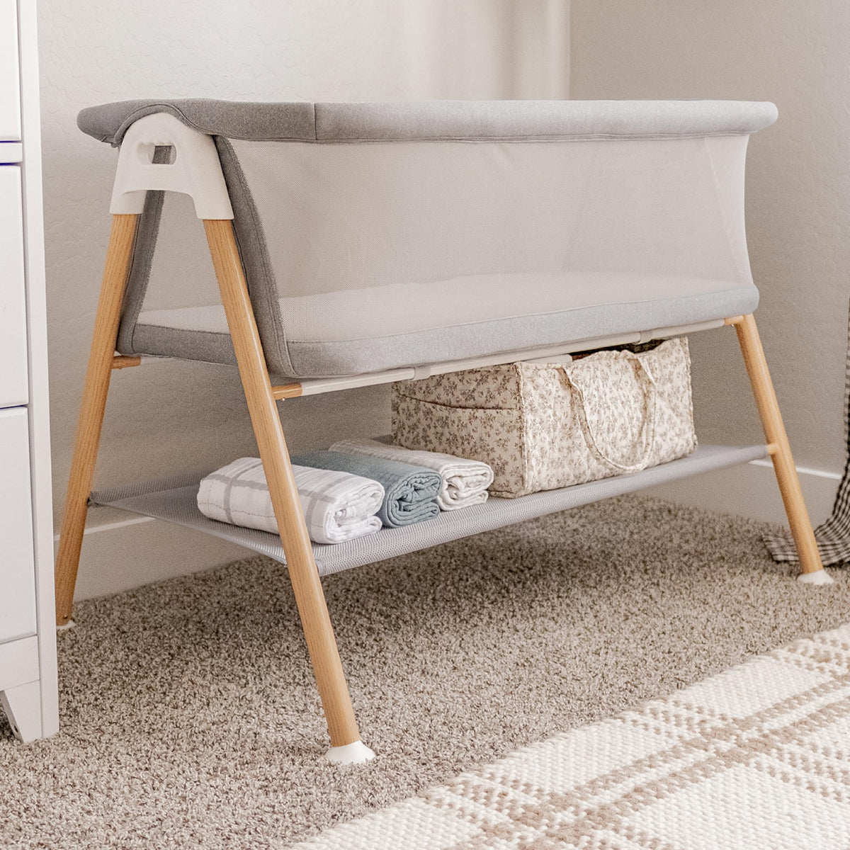 Baby Bassinet V890331